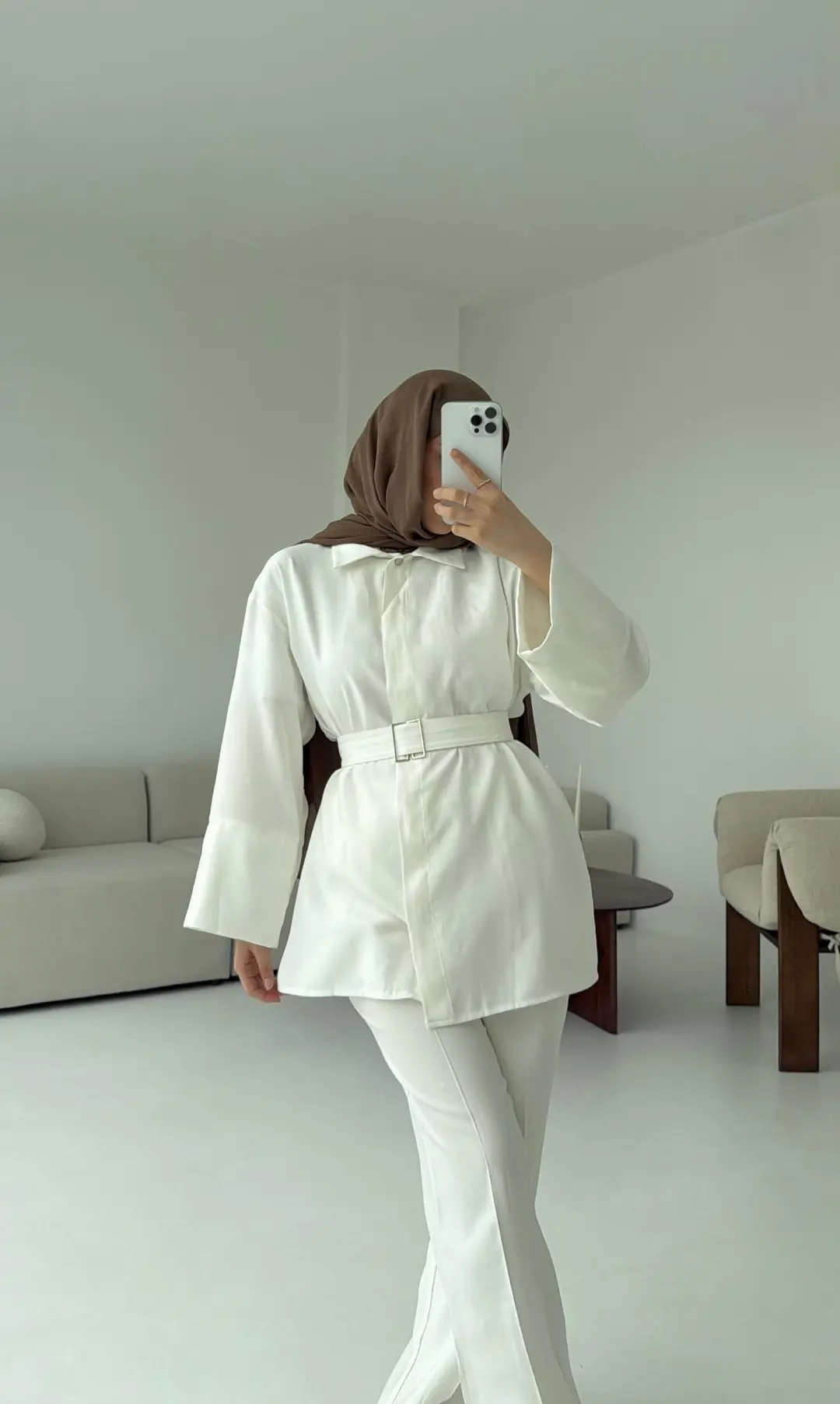 Beyaz Kemerli Takım - Görsel 2