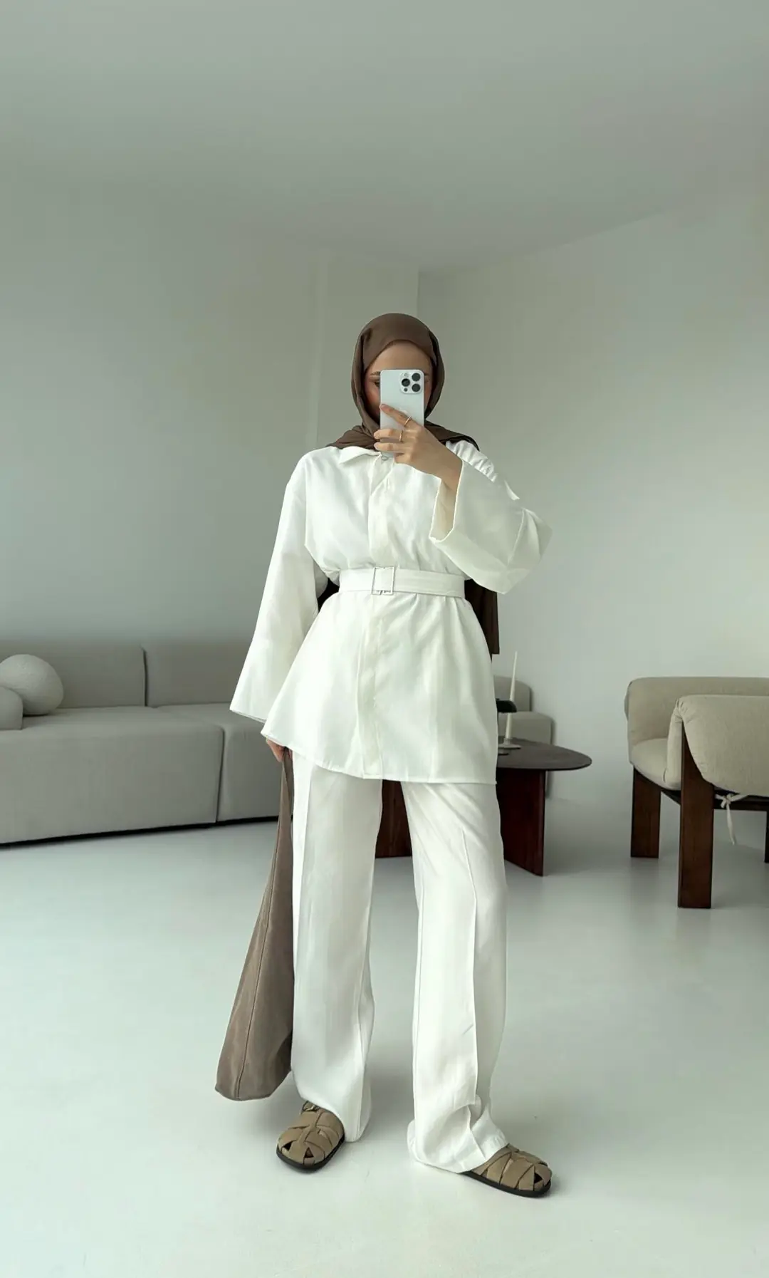 Beyaz Kemerli Takım - Görsel 3