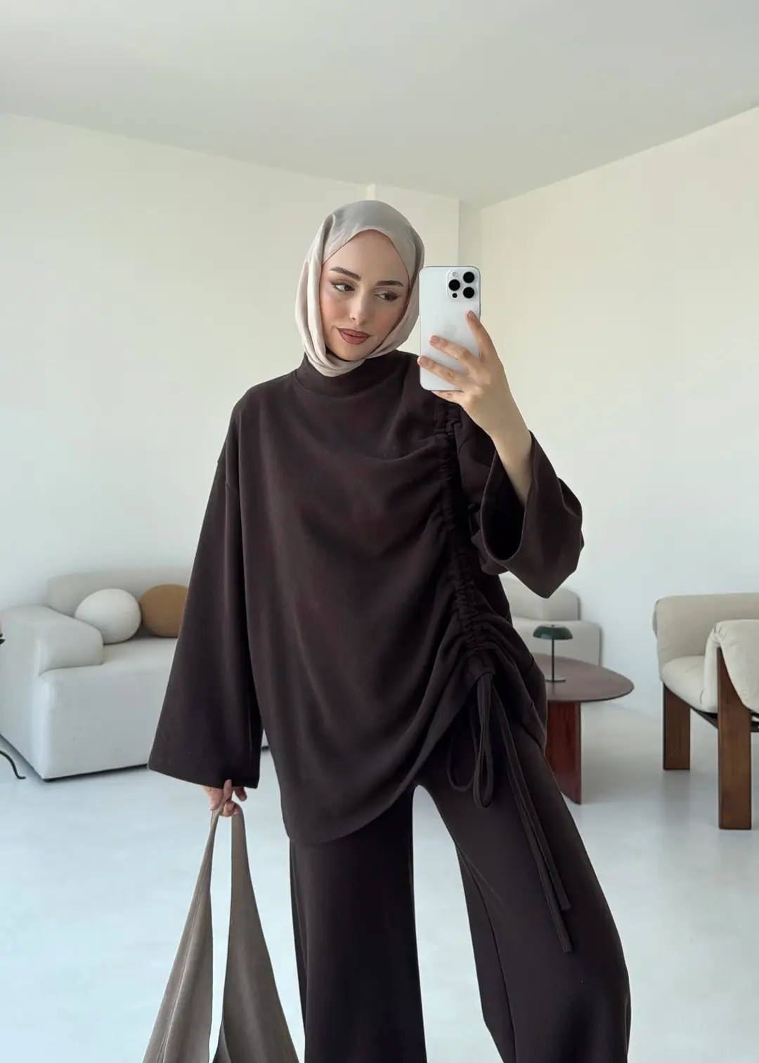 Bluzu Yandan Biyeli Takım Kahve - Görsel 3