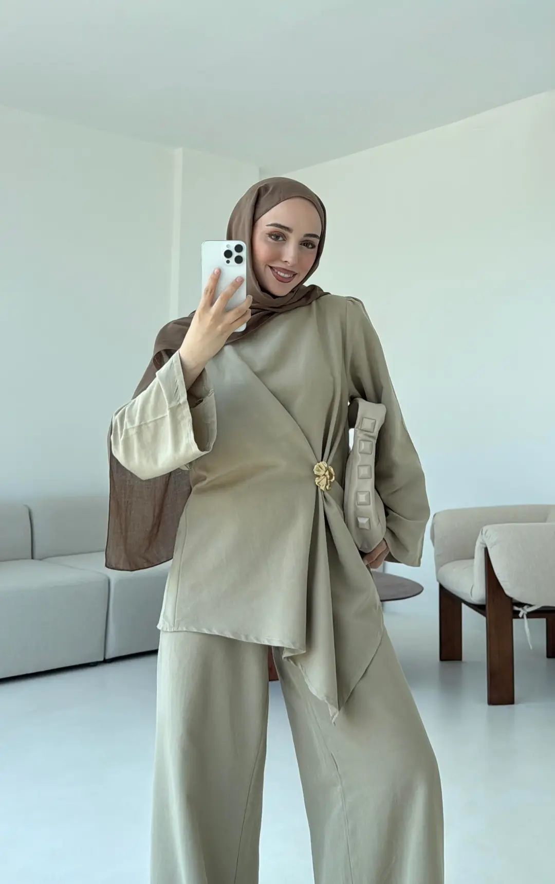 Broş Detay Bluz Takım Vizon