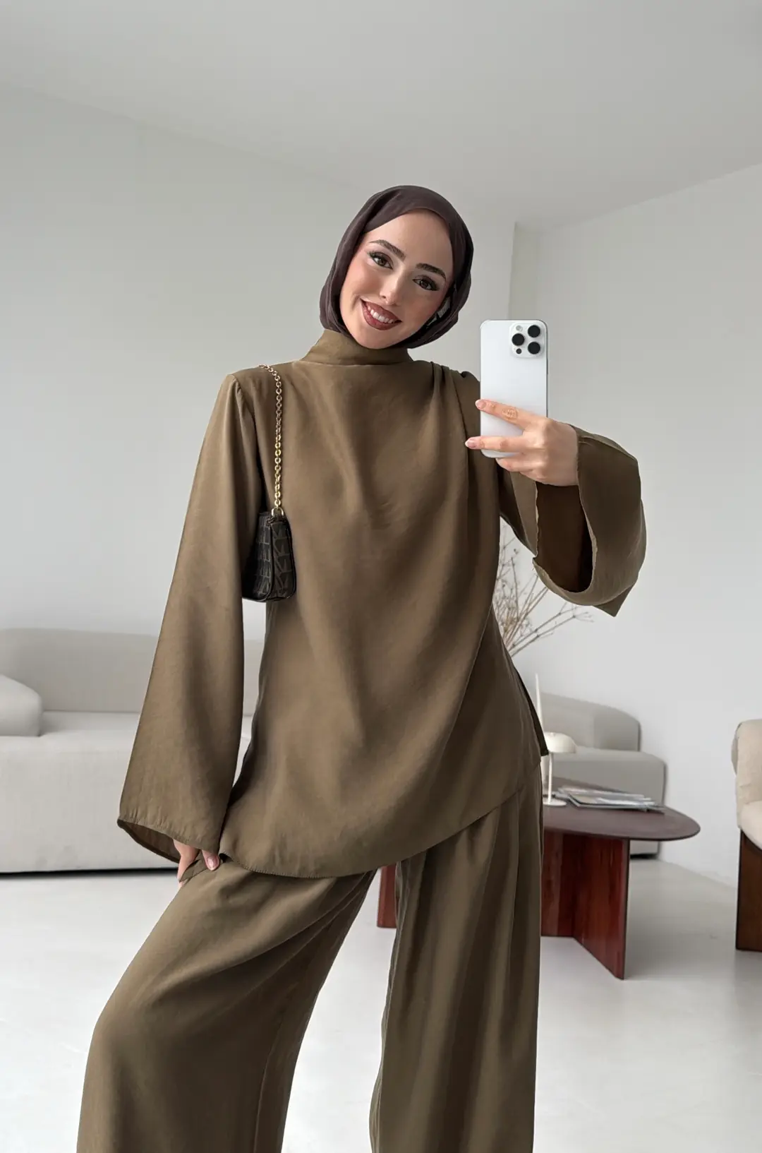 Drape Yaka Asimetrik Kesim Takım Olive - Görsel 4
