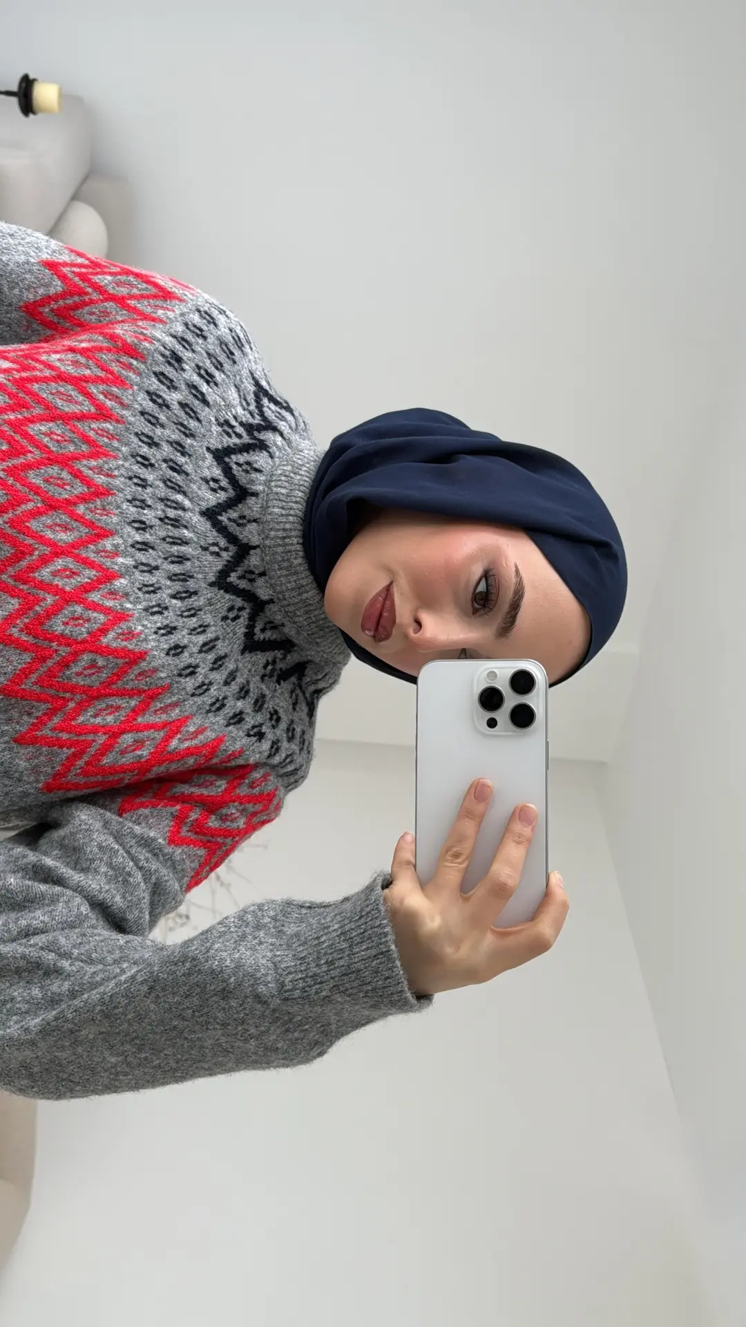 Gri Kırmızı Geçişli Triko Kazak - Görsel 3