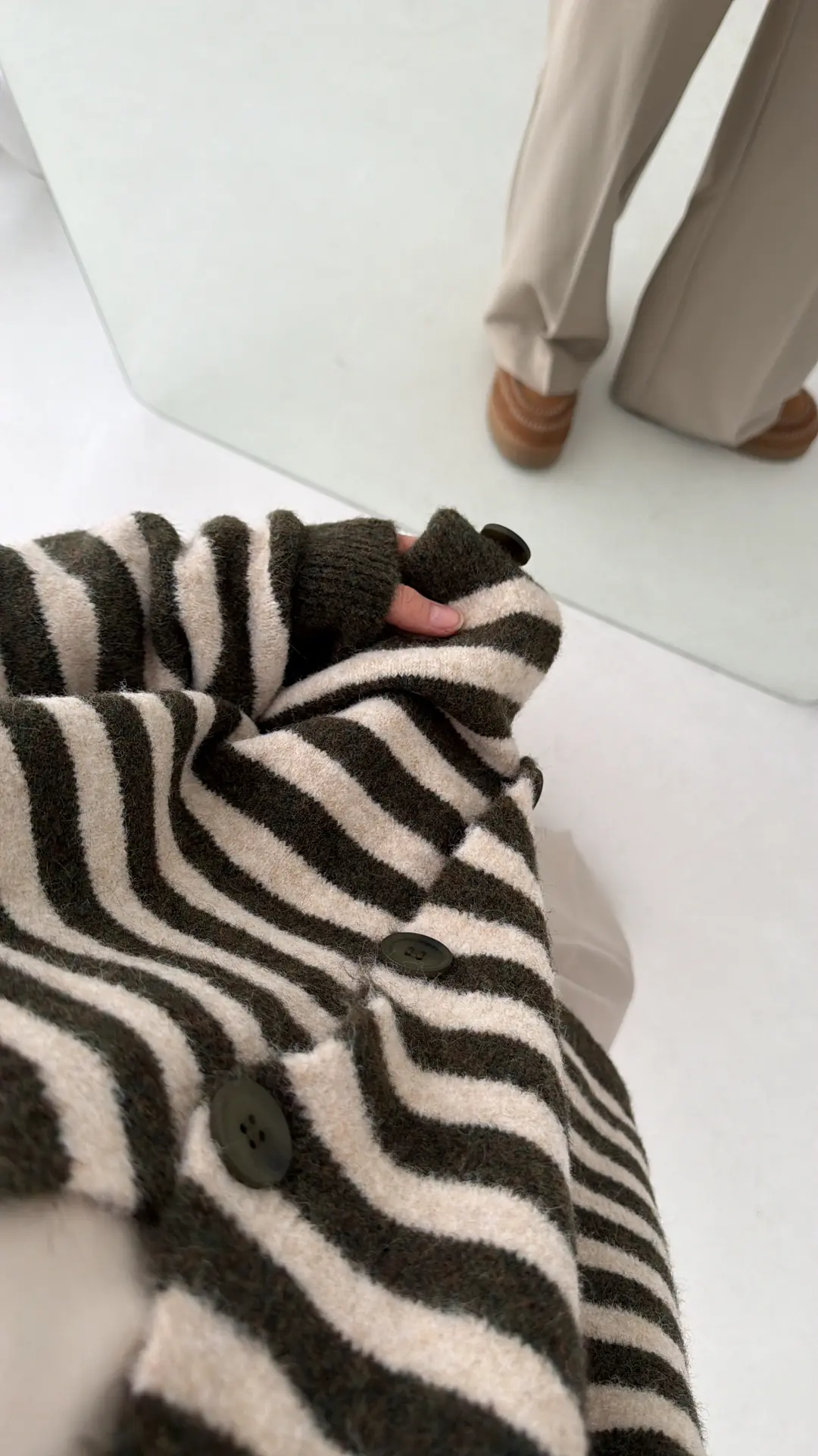 Haki/bej Çizgili Triko Hırka - Görsel 2