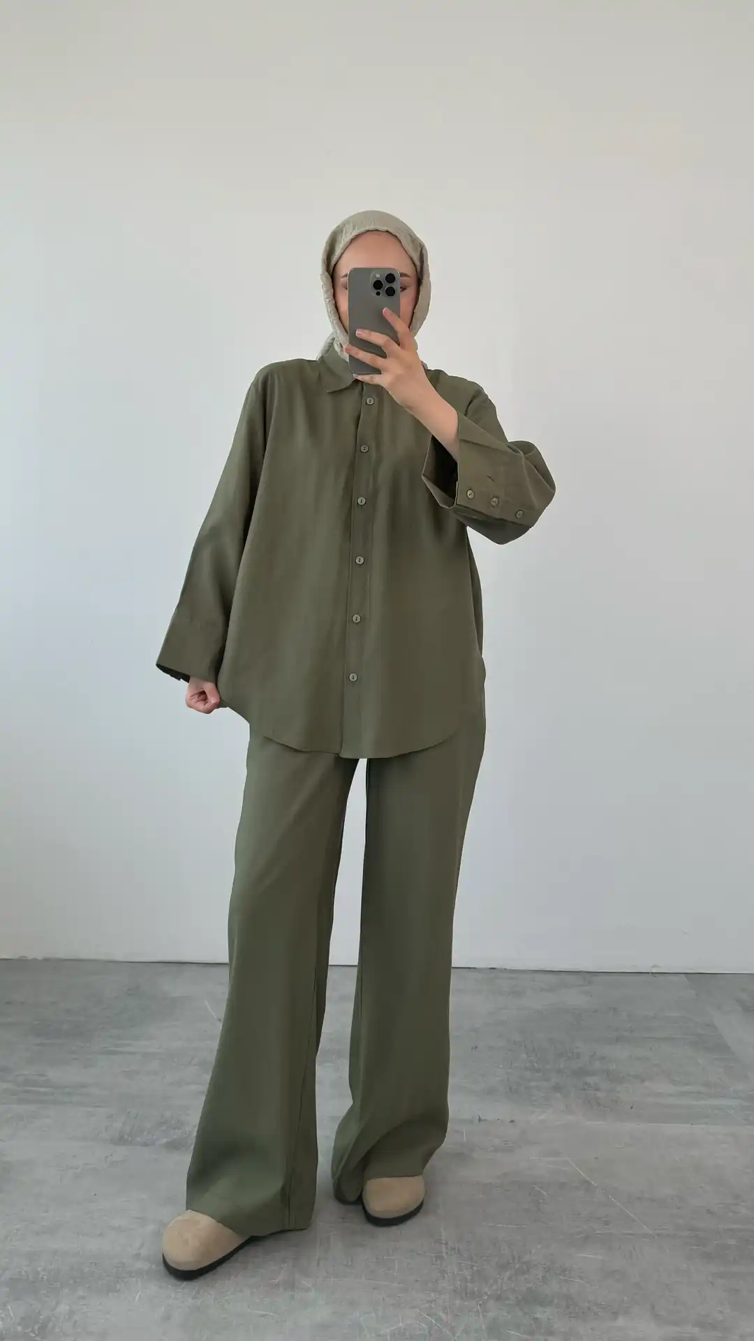 Kol Manşetli Gömlekli Takım - Görsel 4