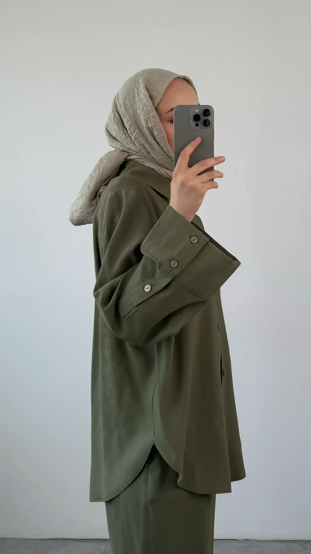 Kol Manşetli Gömlekli Takım - Görsel 5