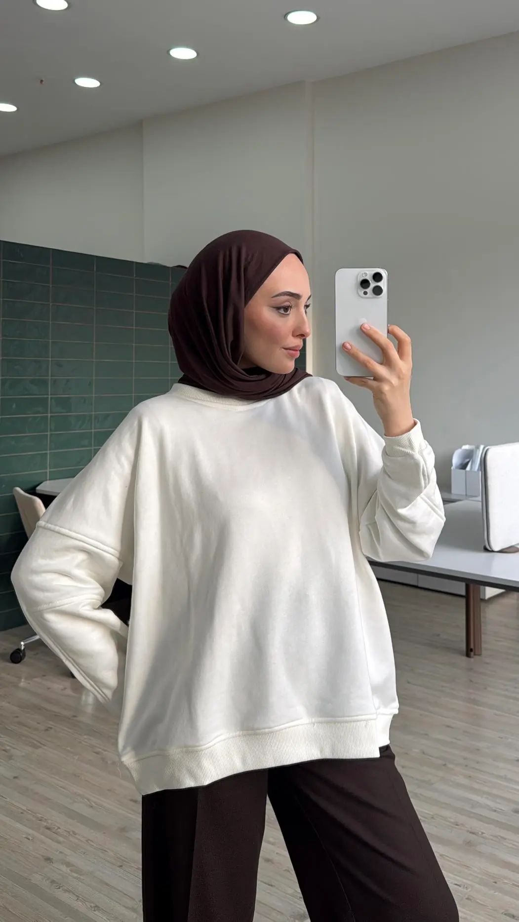 Kolları Dikiş Detaylı Oversize Sweatshirt Beyaz