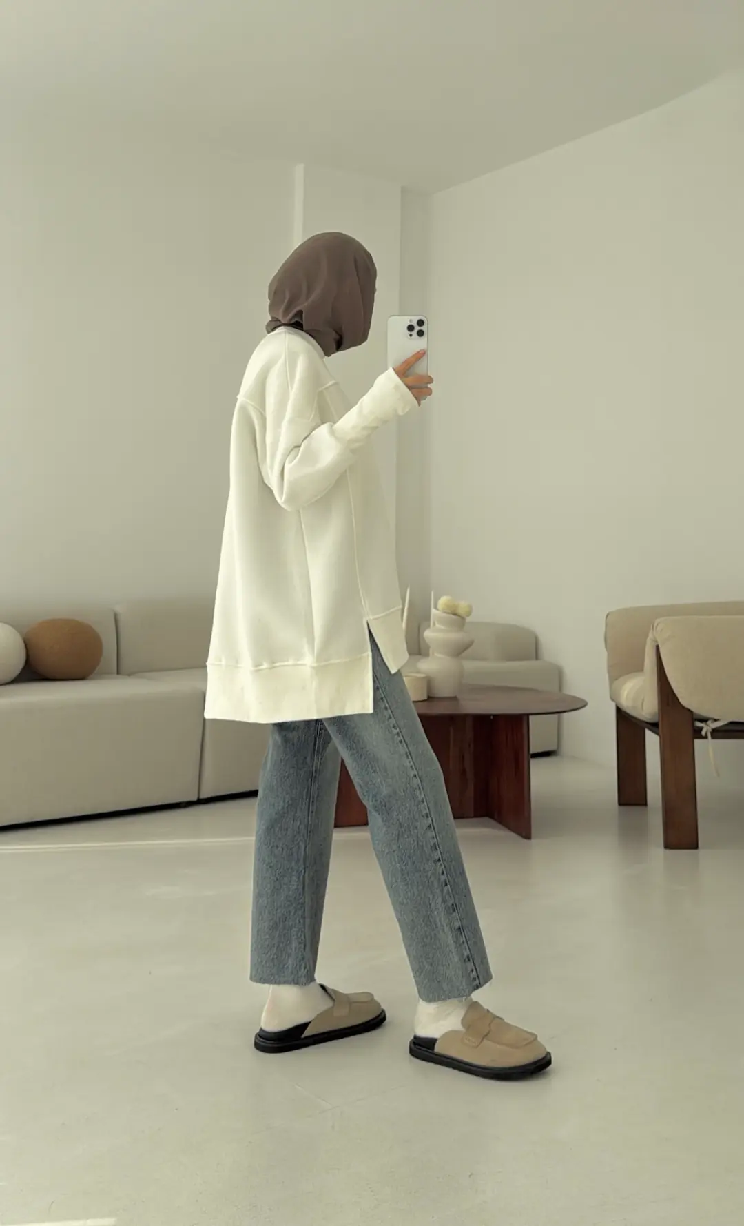 Parmak Geçmeli Asimetri Kesim Sweat Beyaz