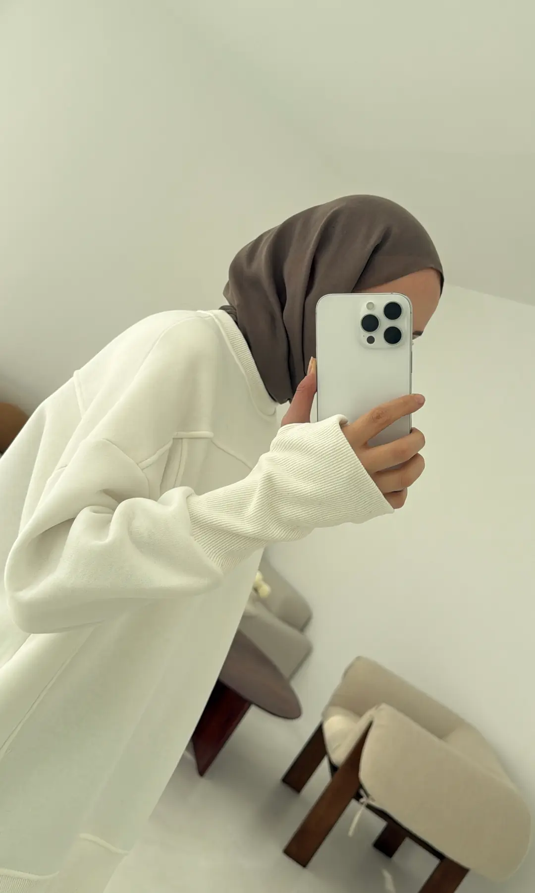 Parmak Geçmeli Asimetri Kesim Sweat Beyaz - Görsel 3