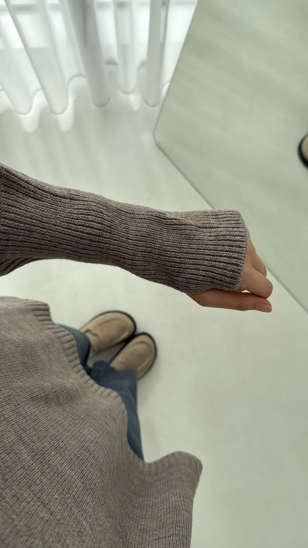 Parmak Geçmeli Triko Kazak Vizon - Görsel 5