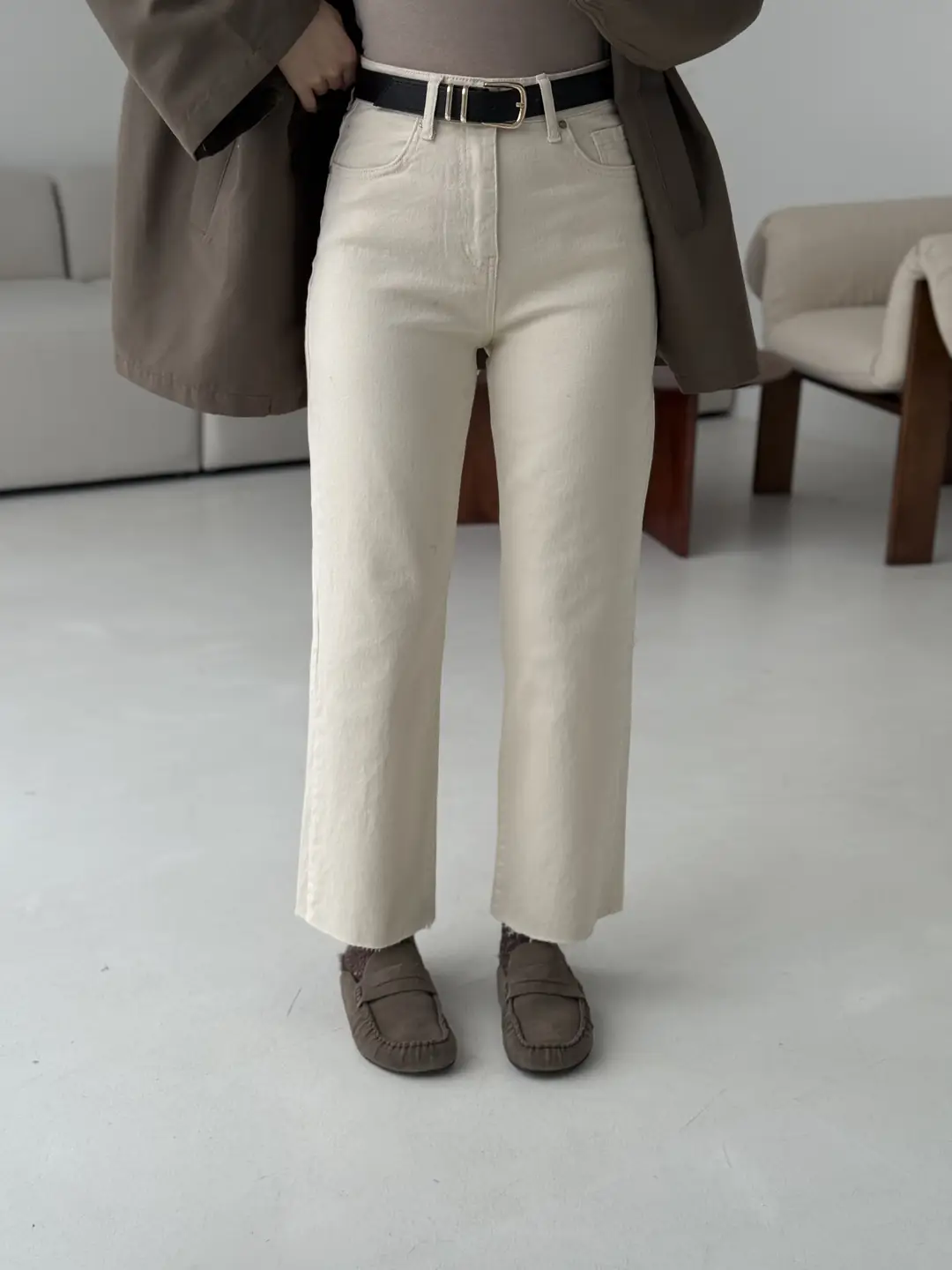 Premium Paçası Kesik Kemerli Bej Jean