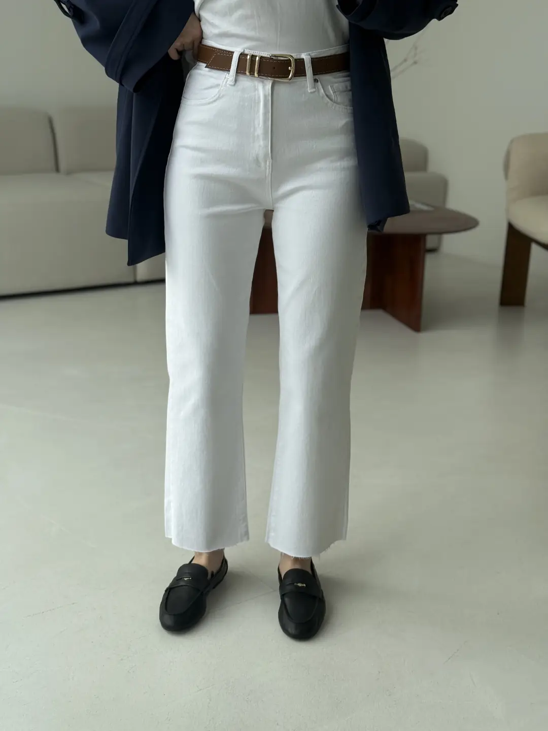 Premium Paçası Kesik Kemerli Beyaz Jean