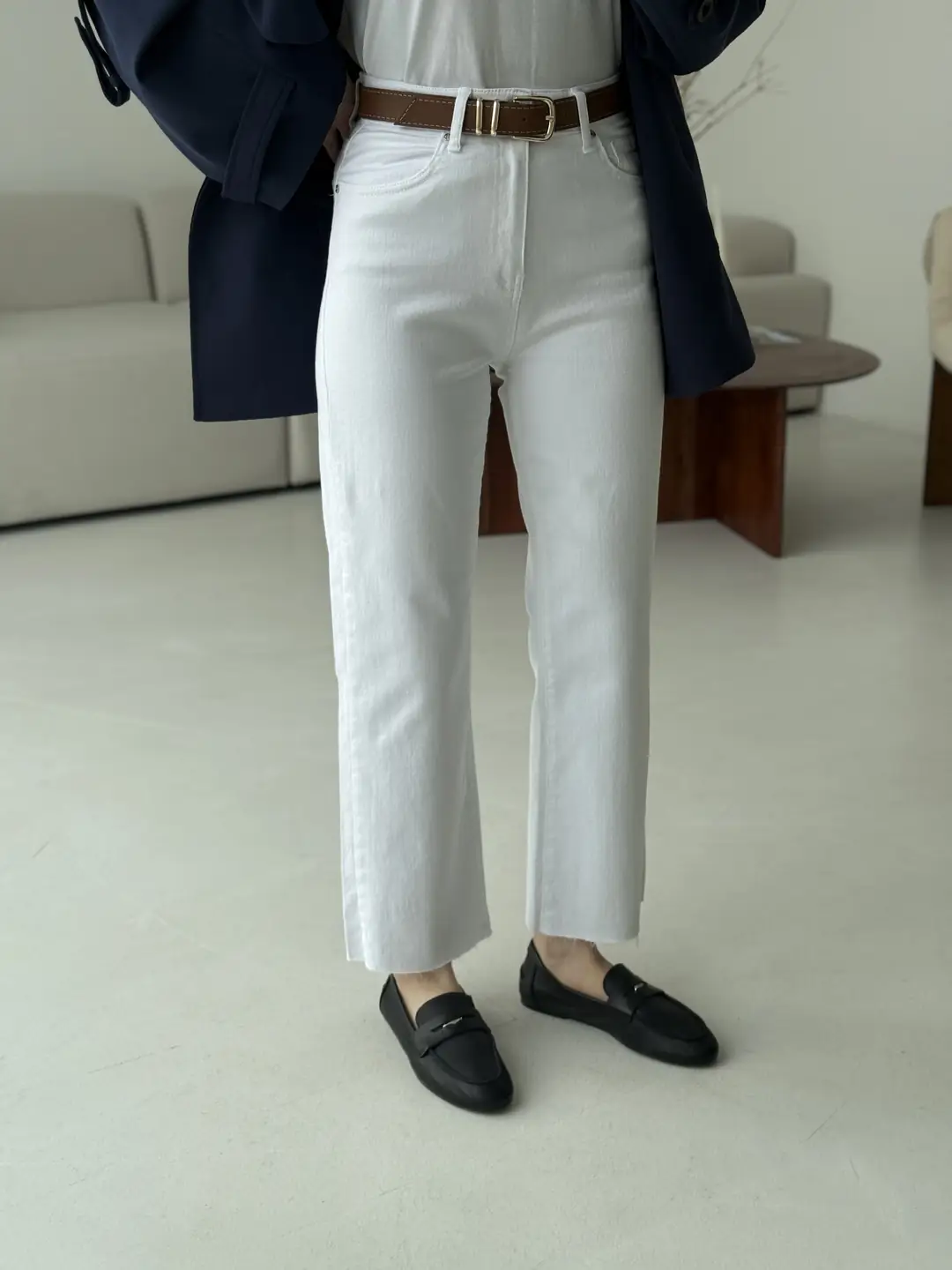 Premium Paçası Kesik Kemerli Beyaz Jean - Görsel 2