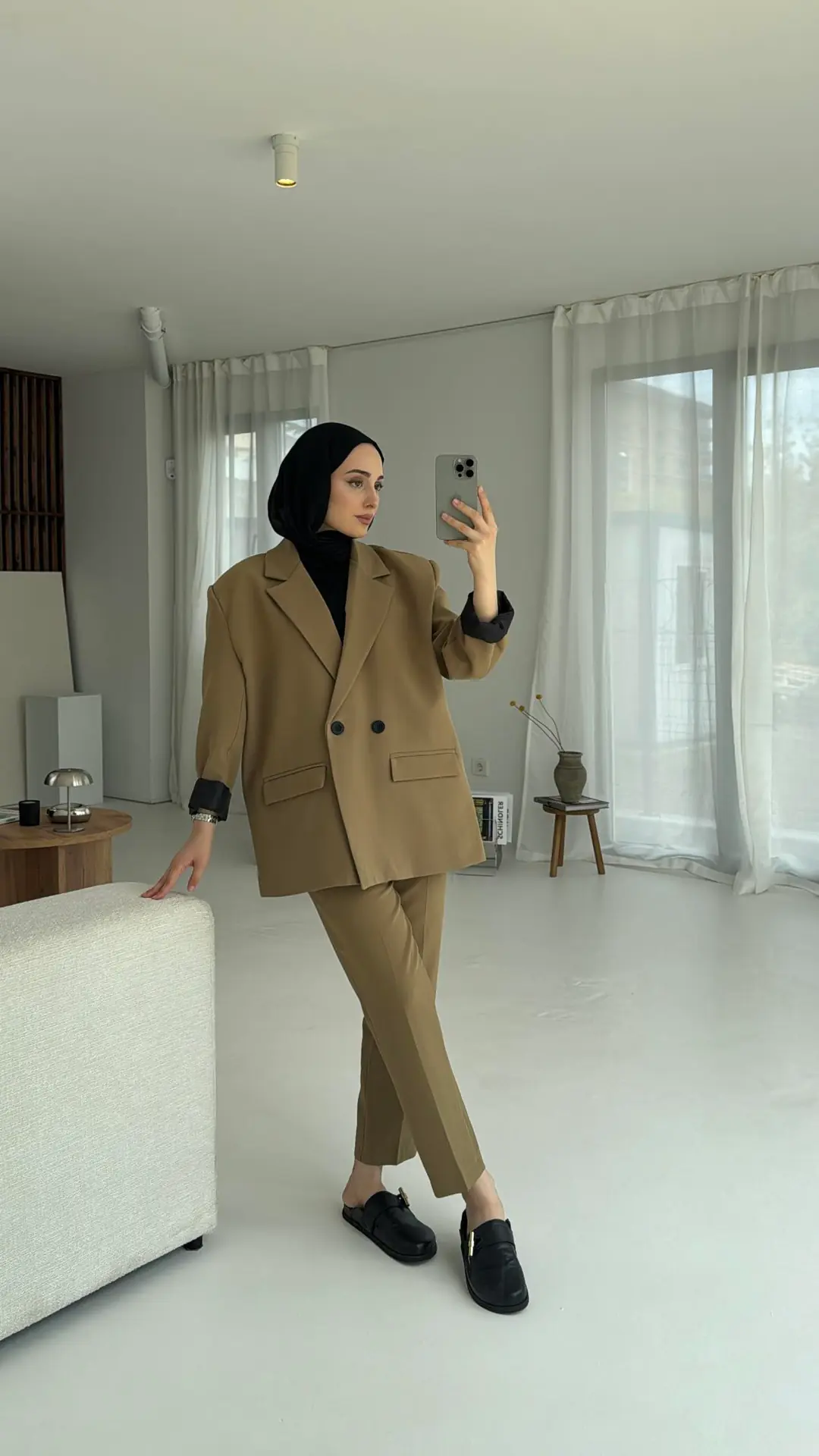 Siyah Astarlı Ceketli Takım - Görsel 2