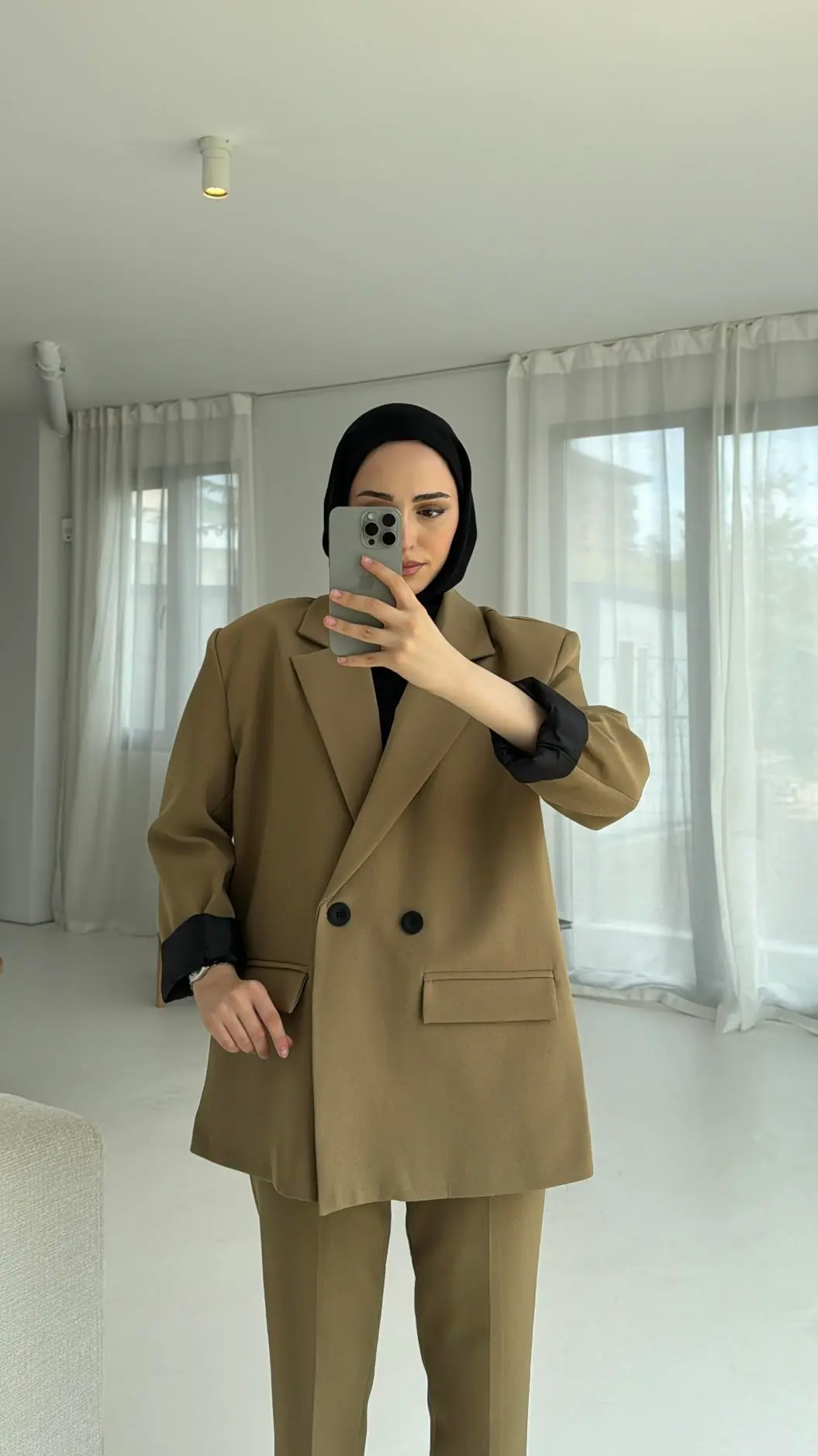 Siyah Astarlı Ceketli Takım - Görsel 3