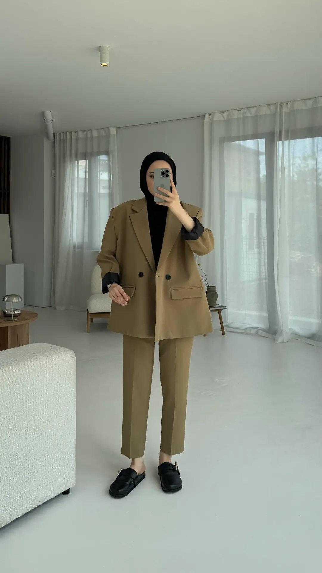 Siyah Astarlı Ceketli Takım - Görsel 5