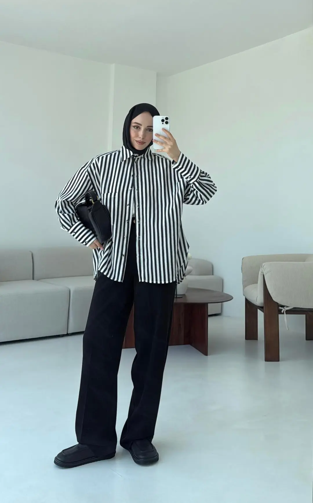 Siyah Beyaz Çizgili Gömlek