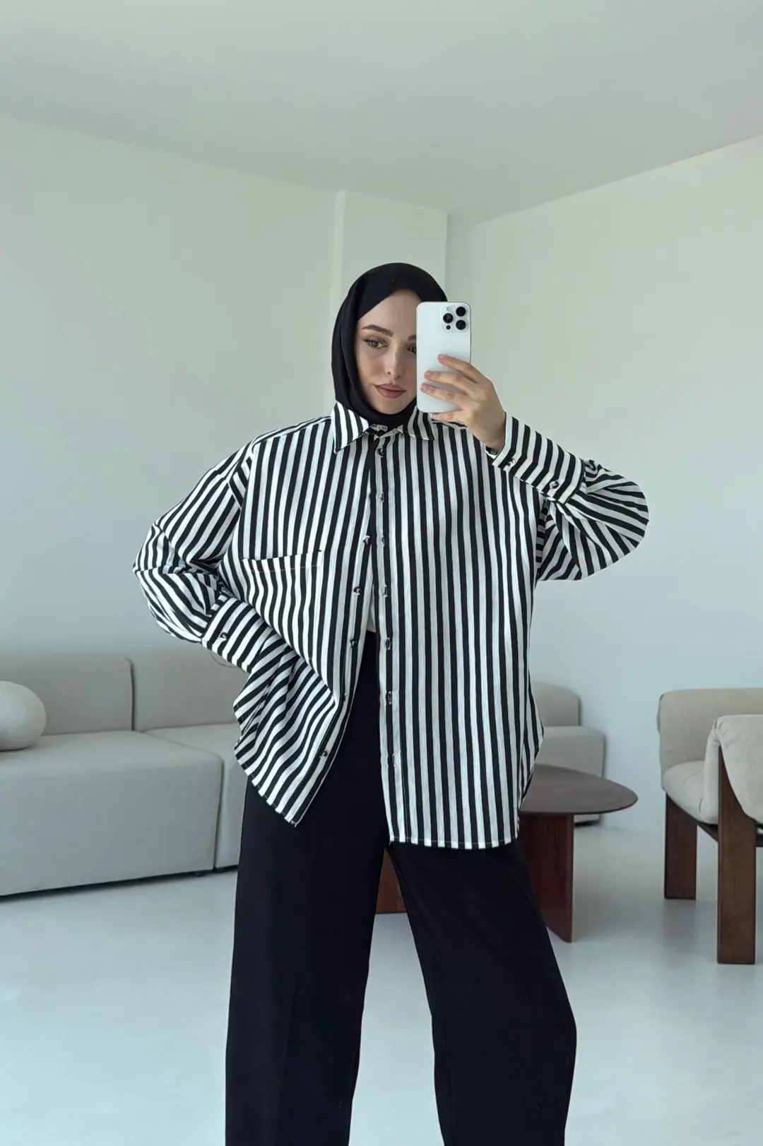 Siyah Beyaz Çizgili Gömlek - Görsel 4