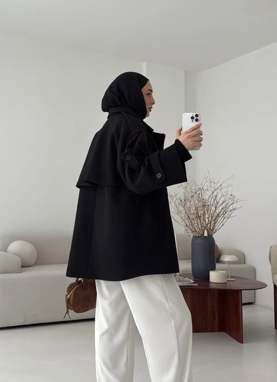 Siyah Düğmeli Kol Manşetli Kaşe Kaban - Görsel 2