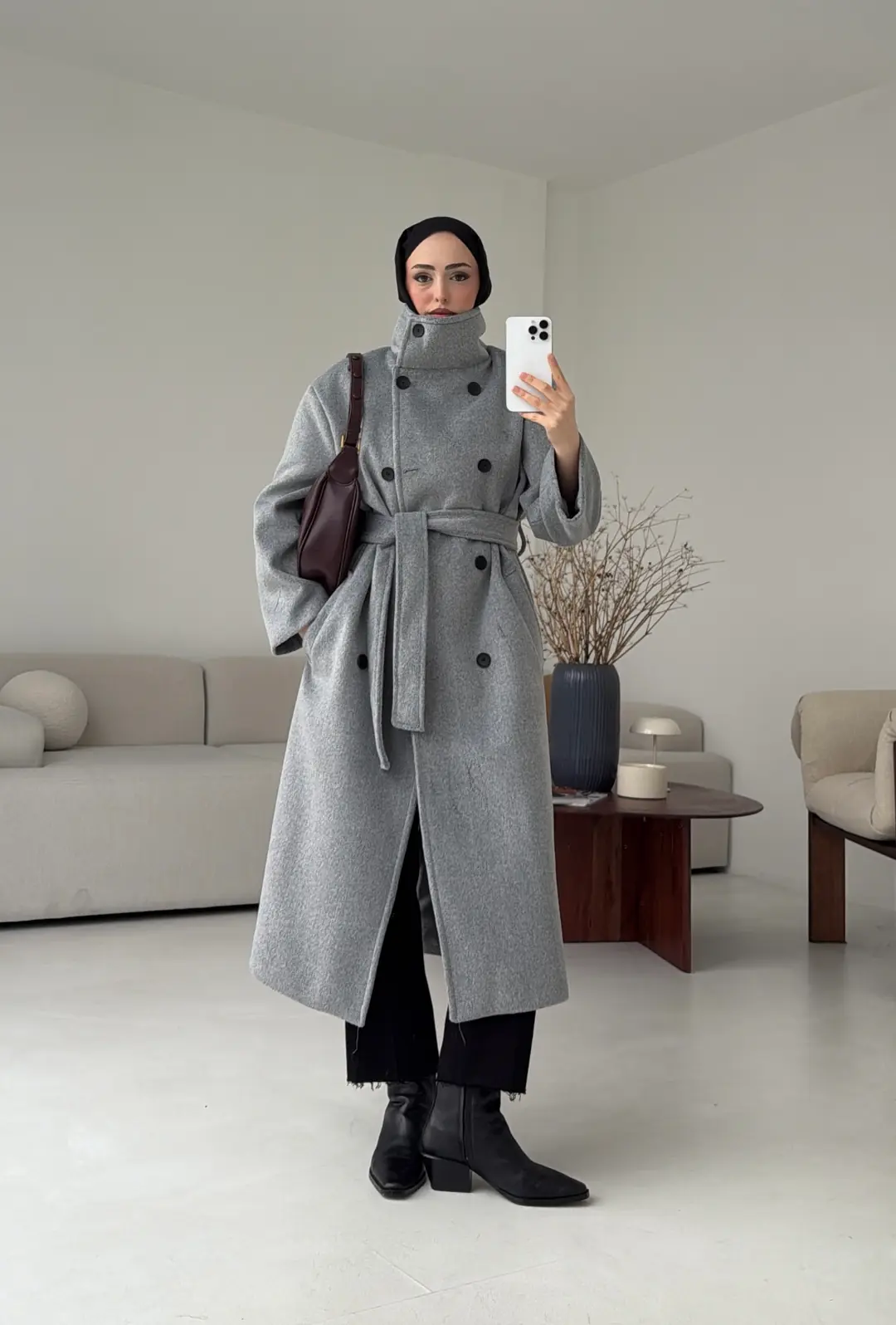 Siyah Düğmeli Yakalı Kaban Gri