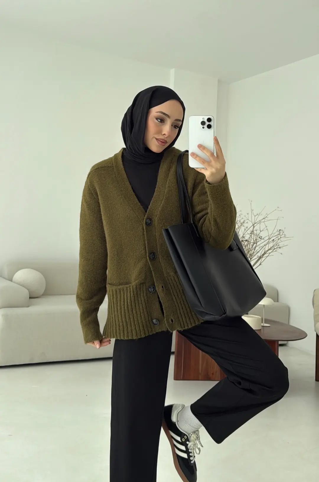 Siyah Düğmeli Zeytin Yeşili Hırka