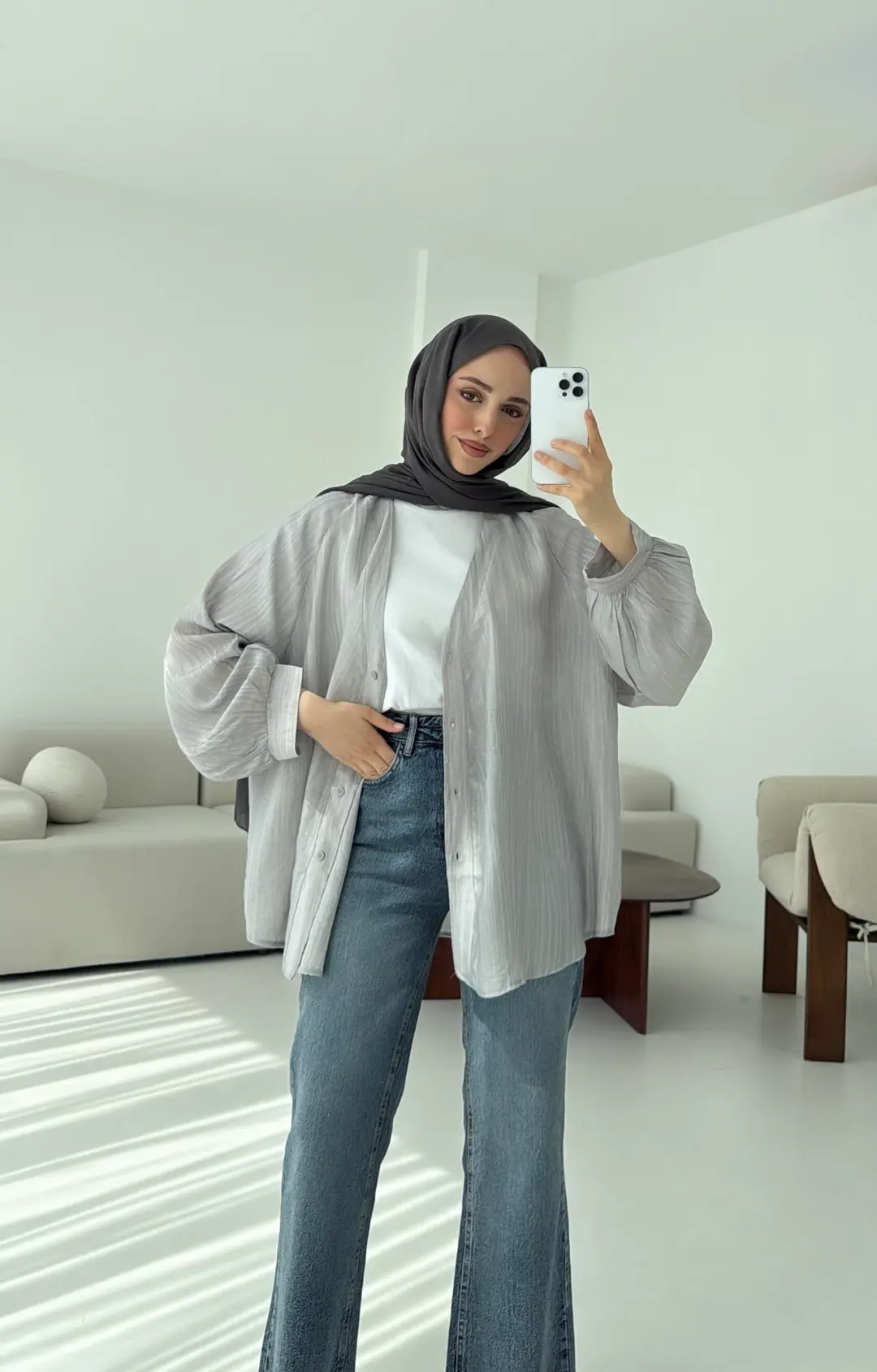 V Yaka Dökümlü Gömlek Gri - Görsel 5