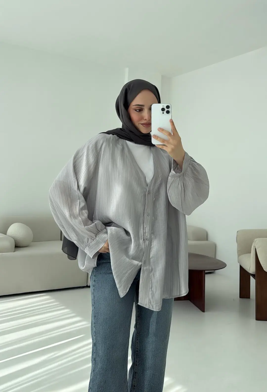 V Yaka Dökümlü Gömlek Gri - Görsel 6