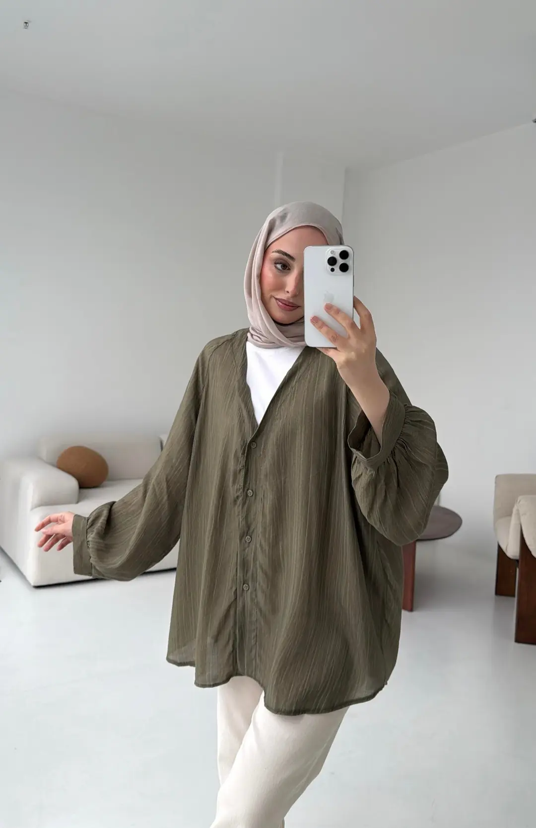 V Yaka Dökümlü Gömlek Haki - Görsel 2