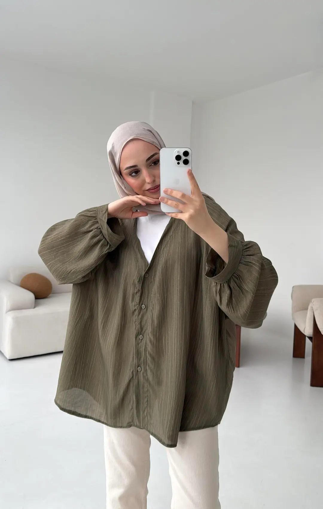 V Yaka Dökümlü Gömlek Haki - Görsel 5