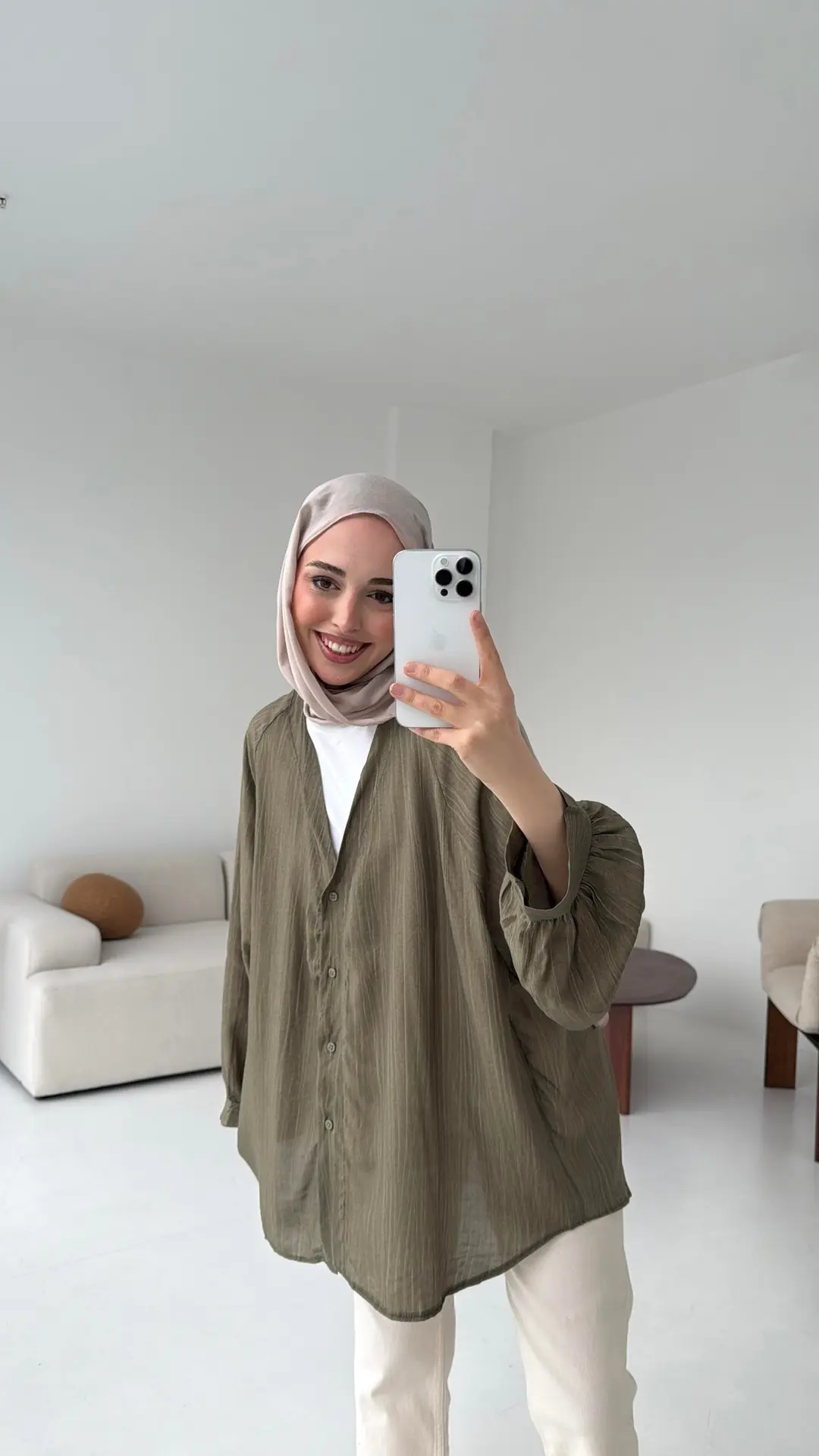 V Yaka Dökümlü Gömlek Haki - Görsel 6