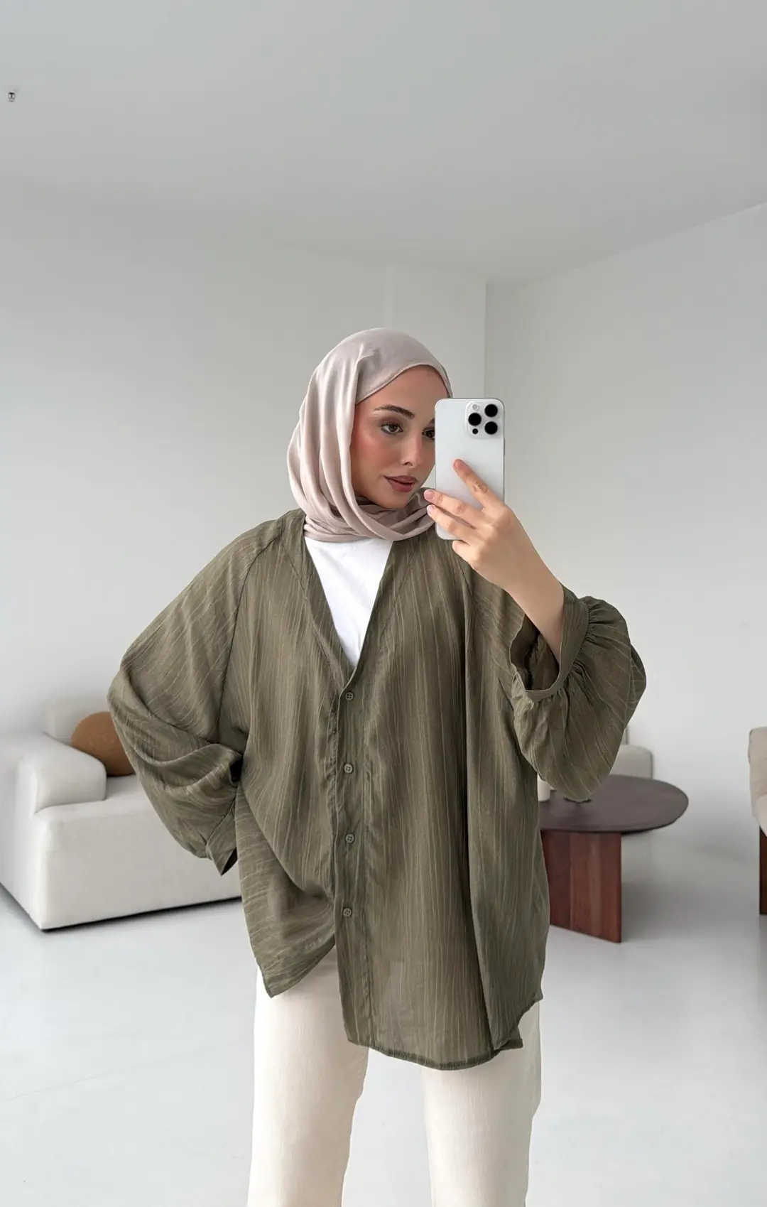 V Yaka Dökümlü Gömlek Haki - Görsel 9