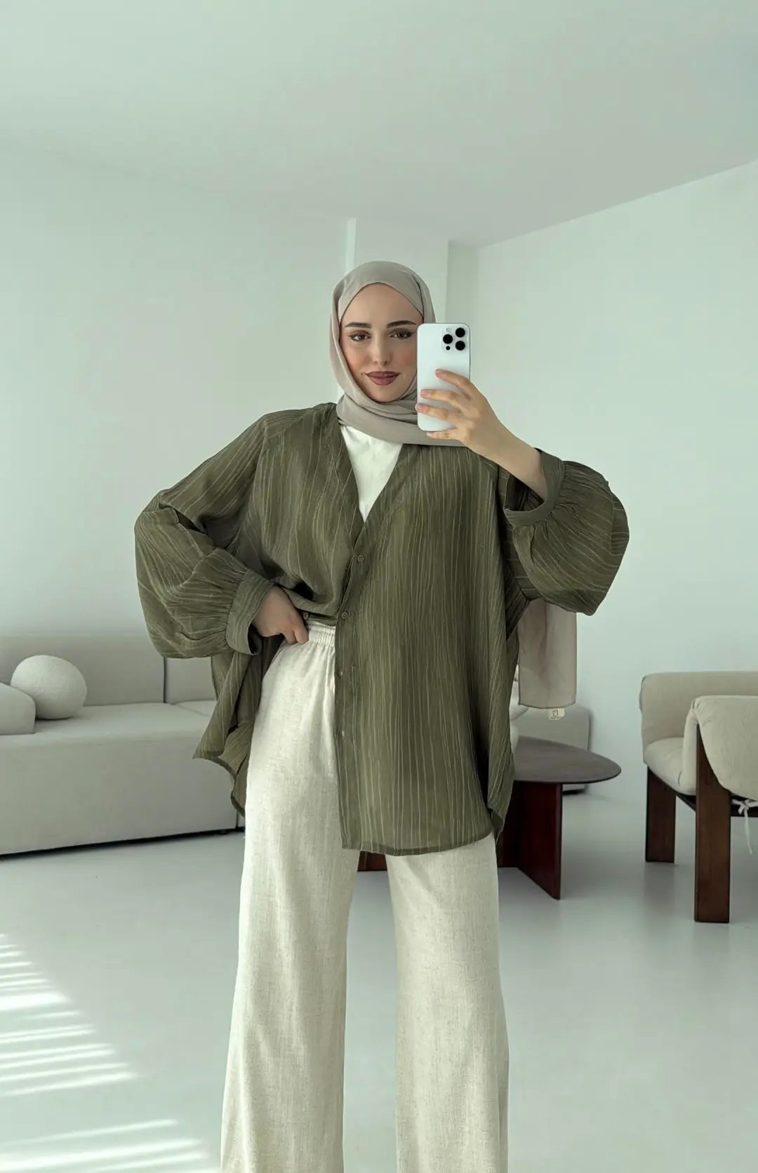 V Yaka Dökümlü Gömlek Yeşil - Görsel 2