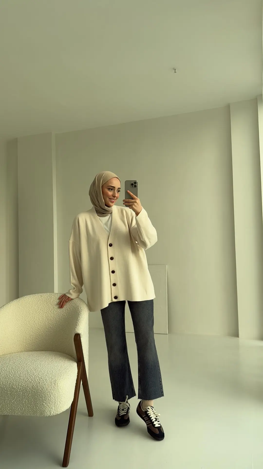 V Yaka Düz Hırka Krem - Görsel 3