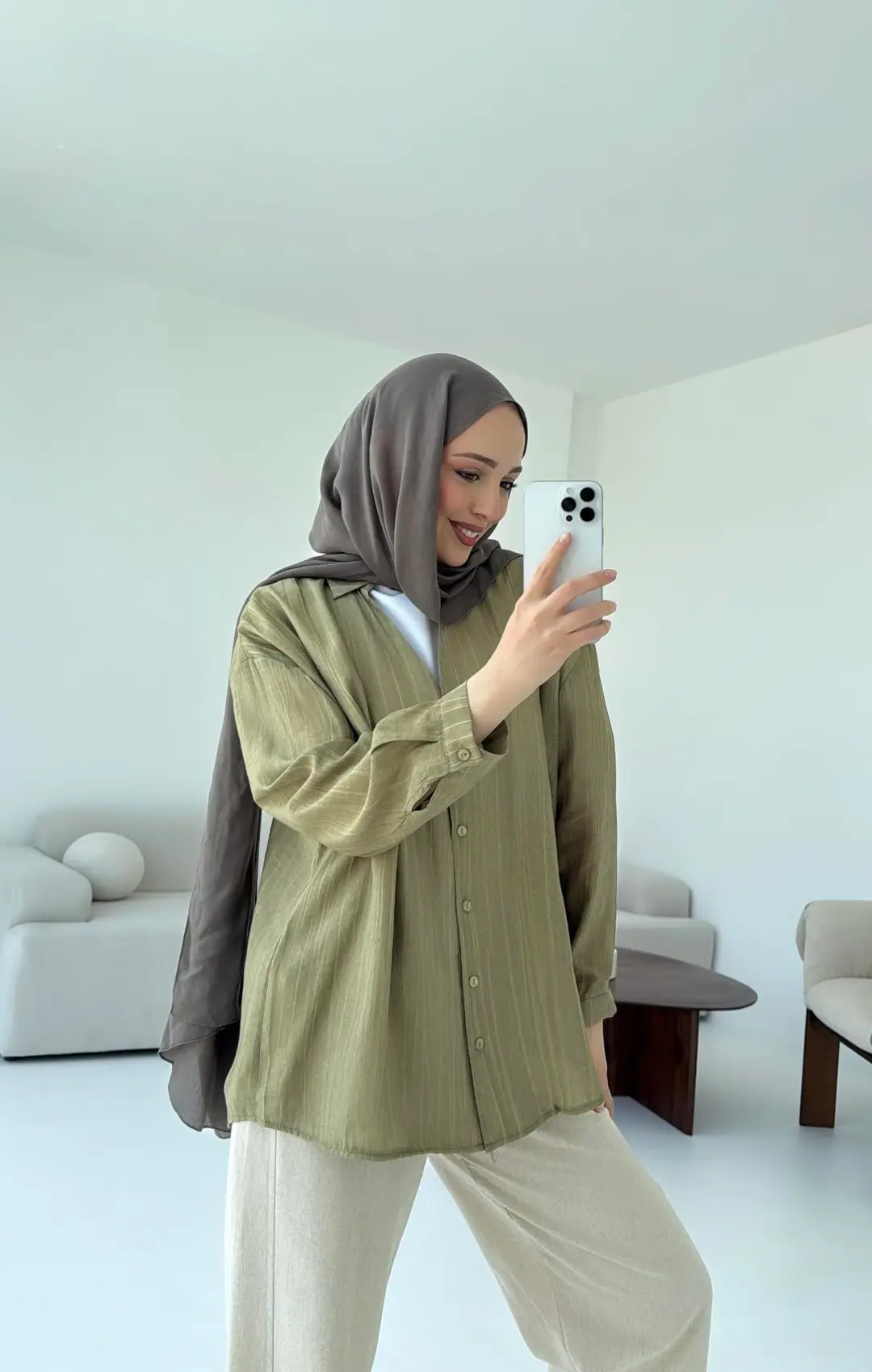 V Yaka Salaş Gömlek Yeşil - Görsel 2