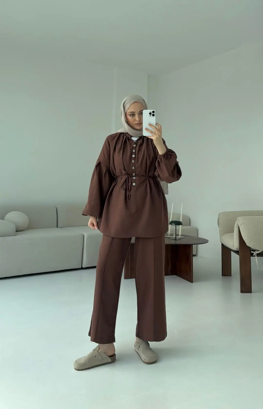 Yarım Düğme Detaylı Takım Kahve - Görsel 4