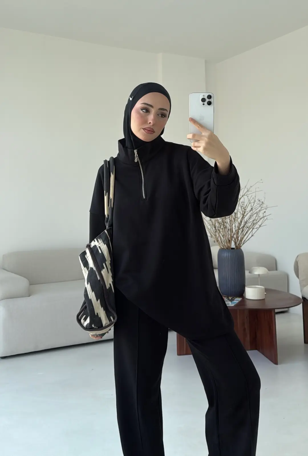 Yüksek Yaka Fermuarlı Takım Siyah - Görsel 2